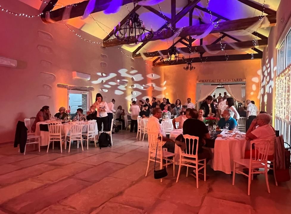 Salle de réception en configuration soirée